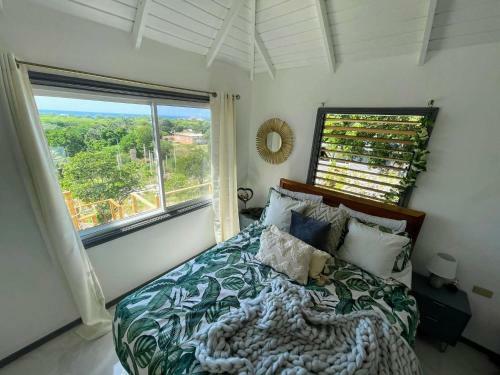 Lush Coastline Serviced Villa With Pool
