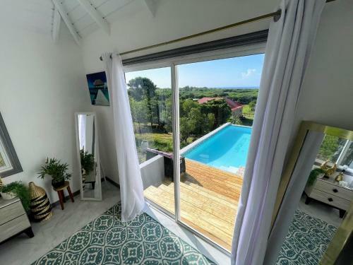 Lush Coastline Serviced Villa With Pool