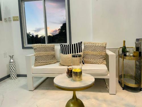 Lush Coastline Serviced Villa With Pool