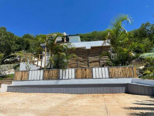 Lush Coastline Serviced Villa With Pool