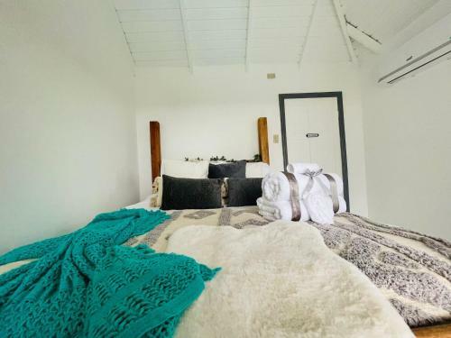 Lush Coastline Serviced Villa With Pool