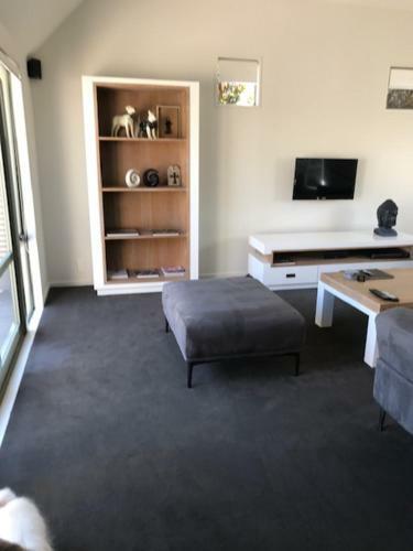 Home By Hagley Park