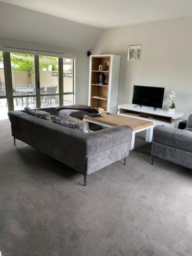 Home By Hagley Park
