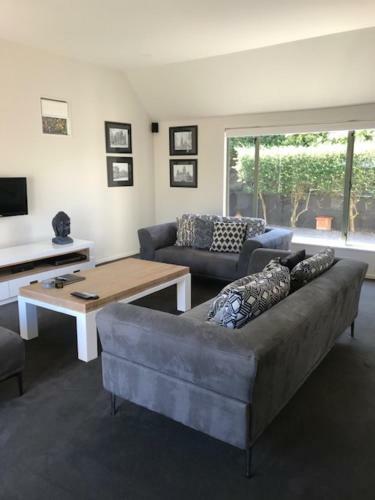 Home By Hagley Park