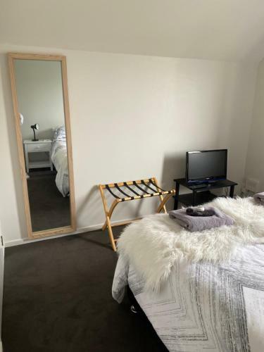 Home By Hagley Park