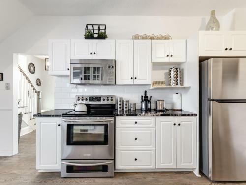 Charming And Newly Renovated Home In Arnprior