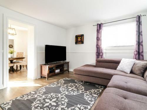 Charming And Newly Renovated Home In Arnprior