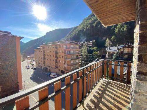 Beautiful And Bright Apartment, 500m From Cable Car