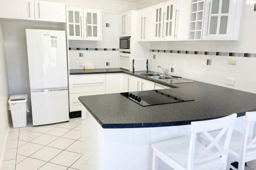 Apartamento Crystal Waters-2 Bed, 2 Bathroom, Beachfront Unit!