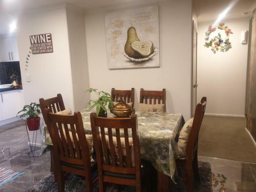 Bed N Breakfast On Pear Tree Lane
