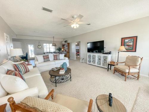 051 Topsail Home