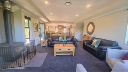 3 Oakview Close