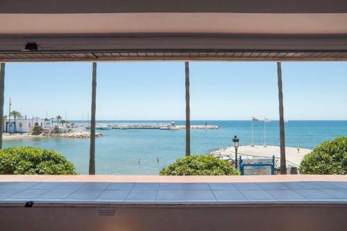 Eden Roc Beachfront Apartments