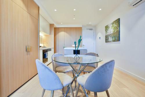 Box Hill Central Sky One Apartment