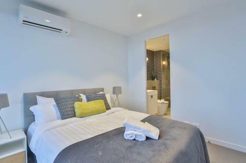 Box Hill Central Sky One Apartment