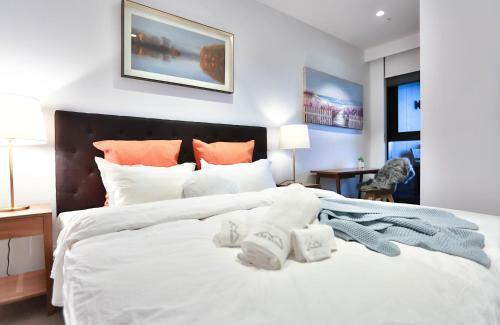 Box Hill Central Sky One Apartment