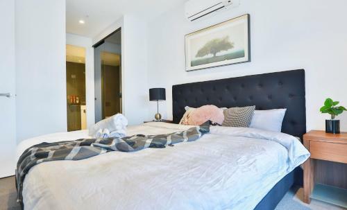 Box Hill Central Sky One Apartment