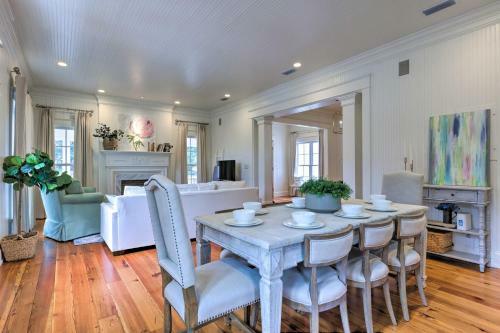 Luxe Fairhope Home - Short Walk To The Beach!
