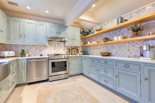 Luxe Fairhope Home - Short Walk To The Beach!