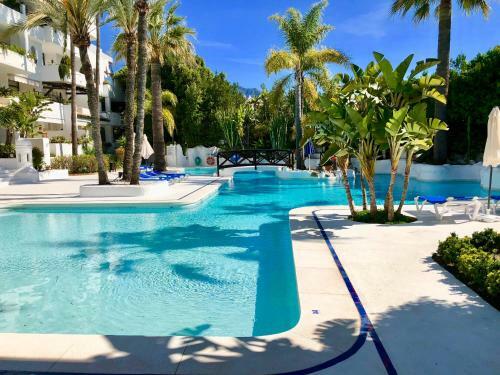 Luxury Apartment In La Isla, Puerto Banus