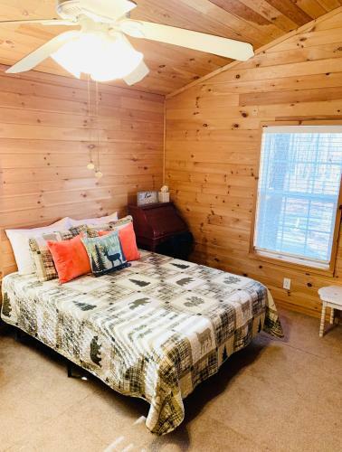 Peaceful Hideaway Treehouse At Little River Canyon