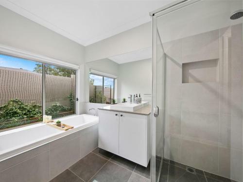 Huntlee Pool Luxe House