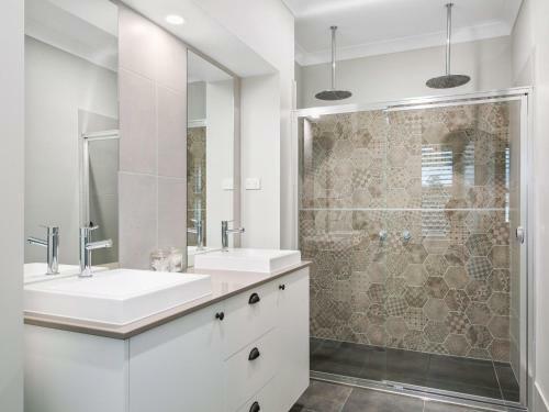 Huntlee Pool Luxe House