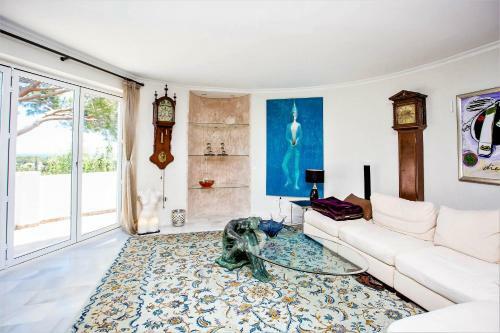 Luxury Villa With Swimming Pool And Jacuzzi