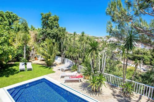 Luxury Villa With Swimming Pool And Jacuzzi