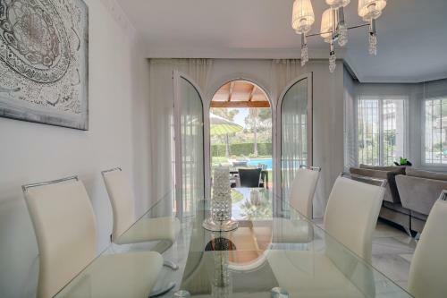 3 Bed Modern House Marbella - Direct Pool Access