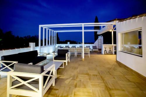 Luxury Villa Marbella With Nice Garden, Pool And Jacuzzi Varenso Holidays
