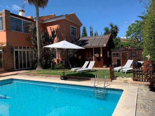 Chalet Con Piscina A 50 M de La Playa .