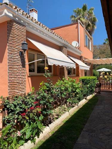 Chalet Con Piscina A 50 M de La Playa .