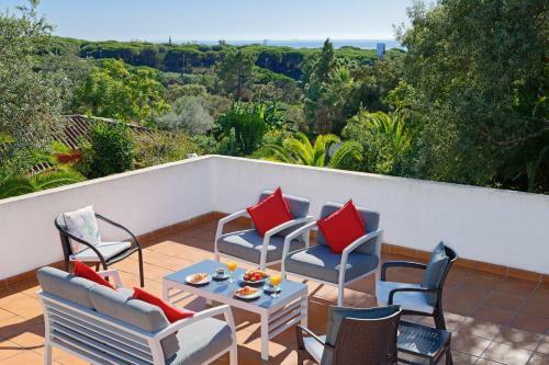 Villa With Private Pool And Garden In Marbella