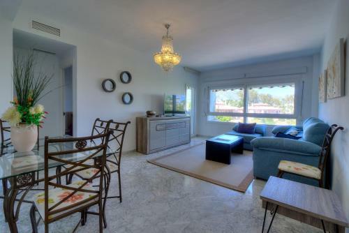 Beachfront Apartment In Puerto Banus, Playa Rocio