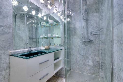 Beachfront Apartment In Puerto Banus, Playa Rocio