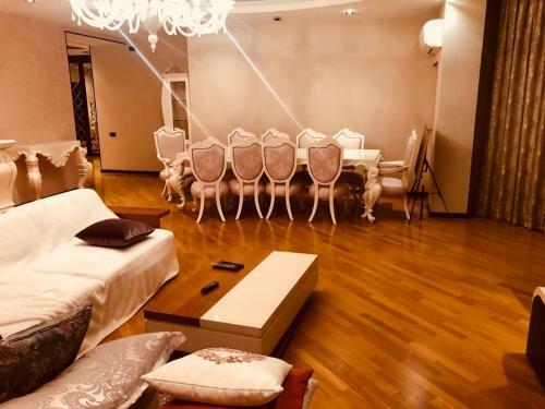 Apartment Near Metro Nizami
