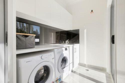 Villa A Stones Throw