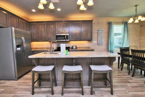 Romeo Beach By Youngs Suncoast