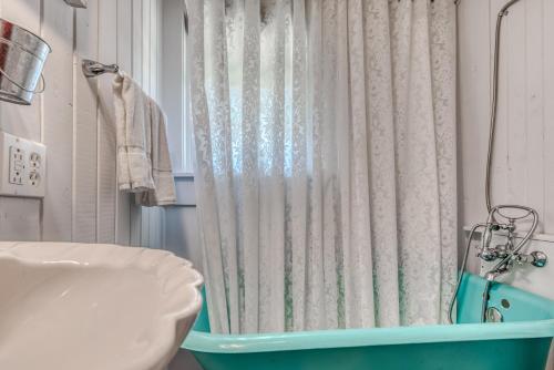 The Cotton Candy Beach House Cottage