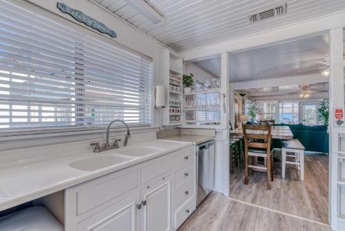 The Cotton Candy Beach House Cottage