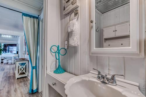 The Cotton Candy Beach House Cottage