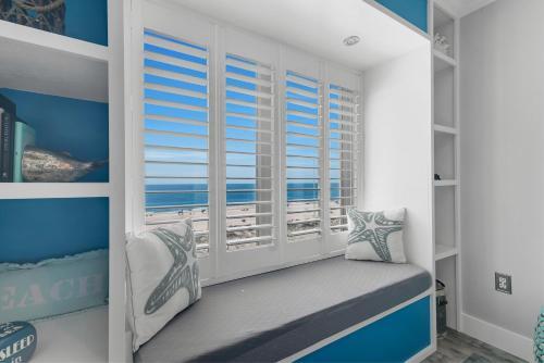 Island Winds East 407