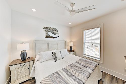 West Side Cottage #m - The Captains Landing