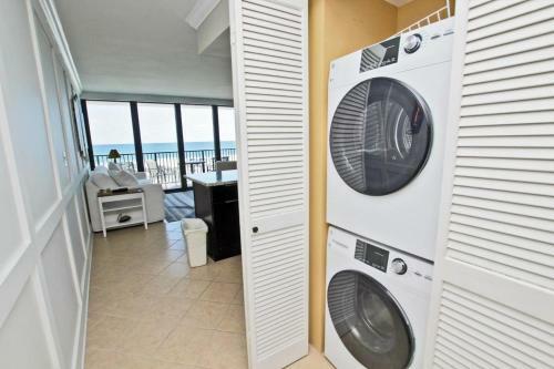 Island Winds West 280 By Youngs Suncoast