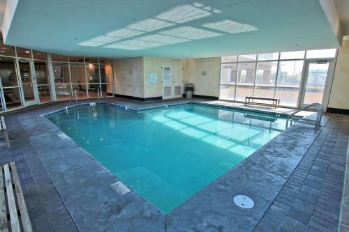 Crystal Tower 1608 By Youngs Suncoast
