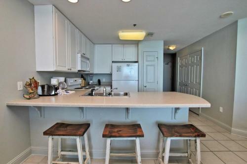 Lighthouse By Youngs Suncoast