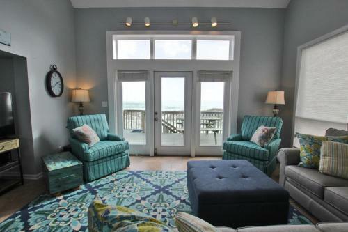 Marilyns Cottage By Youngs Suncoast