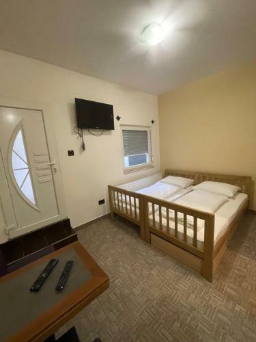 Hostal ?ad Apartments And Rooms