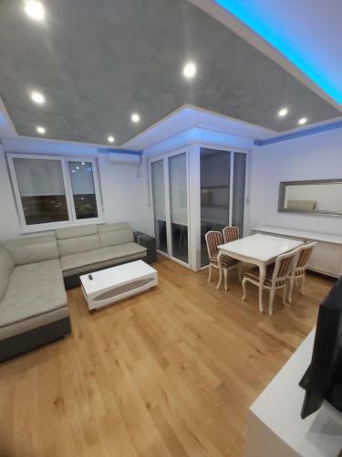Silver Apartment